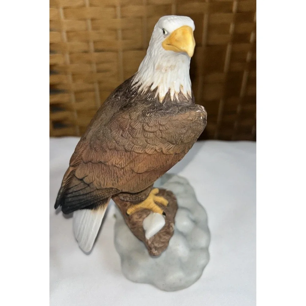 Bald Eagle Standing Figurine 6.25 x‎ 4.25